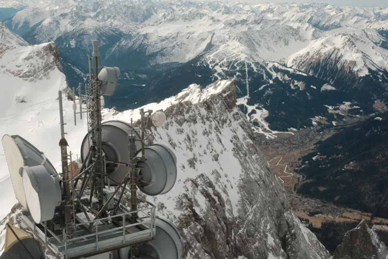 Satellite-Mesh Hybrid Connectivity: Keeping Remote Field Teams Online When Dead Zones Strike
